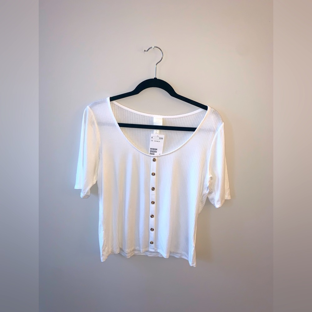 {NWT} H&M | White Top with Buttons